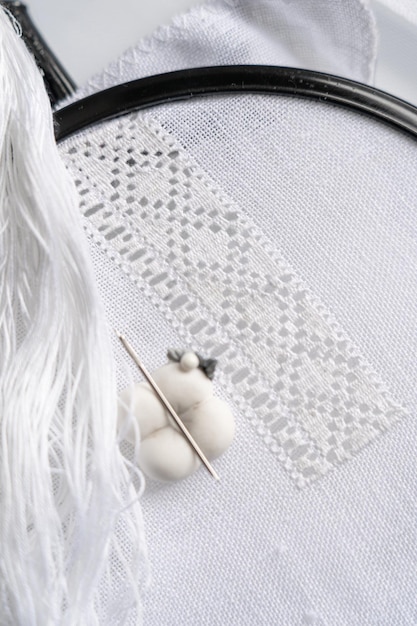 przykładowy haft na obrusie